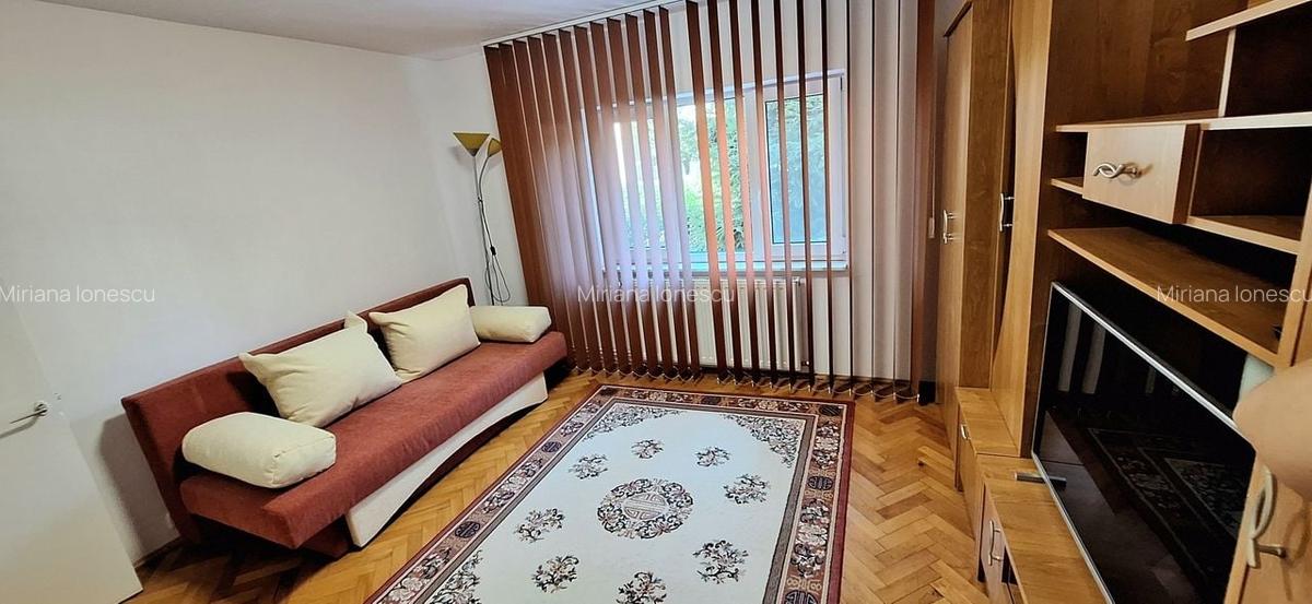 Apartament renovat cu 3 camere - zona Andrei Saguna - 2