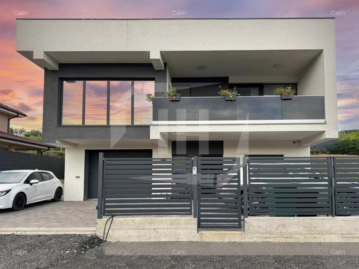 Casa noua, la cheie, piscina exterioara, terase panoramice - 1