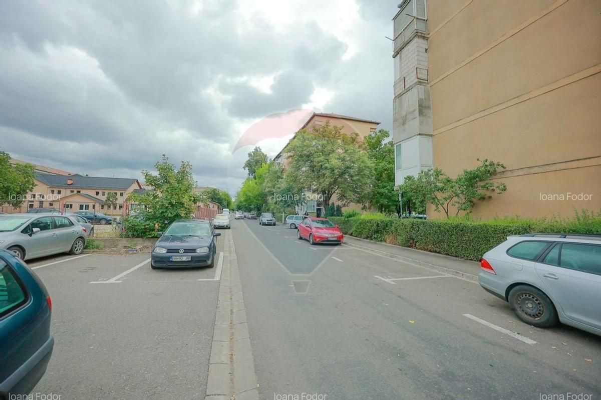 Apartament cu 2 camere de vanzare, etaj 1, in zona Rogerius - 12