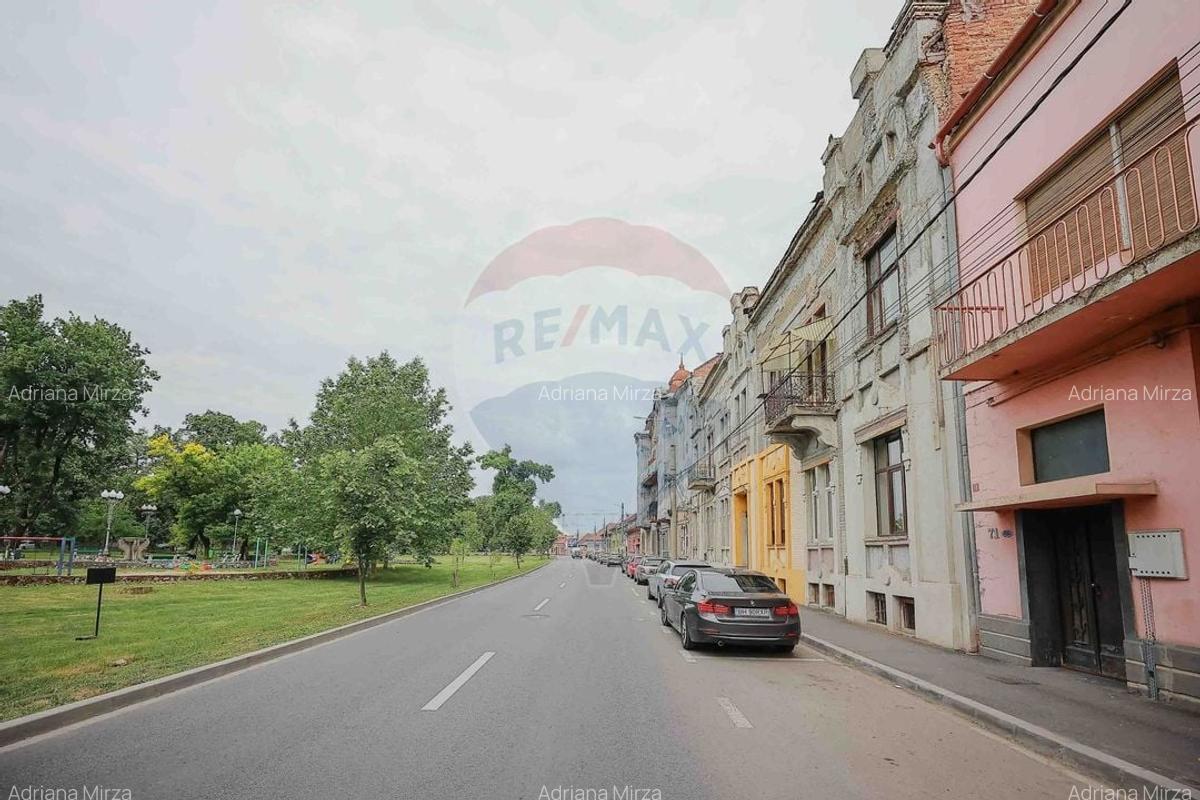 Apartament Ultracentral cu 3 camere ideal pentru investitie - 2
