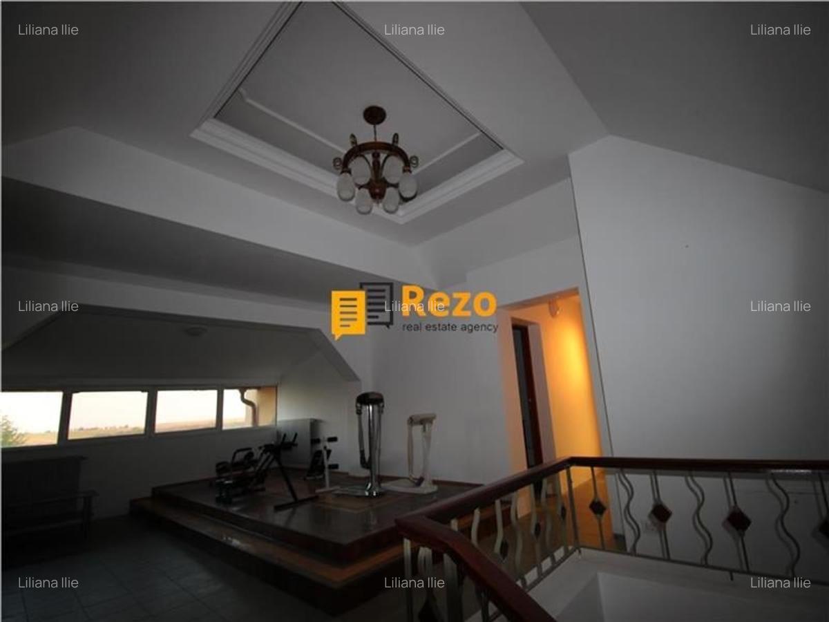 Vila impunatoare cu iesire la lac in Peris - 10