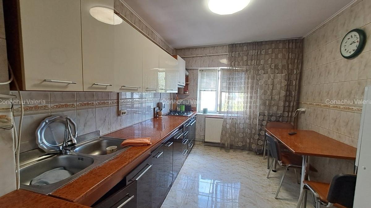 Aartament 3 camere, str București - 3