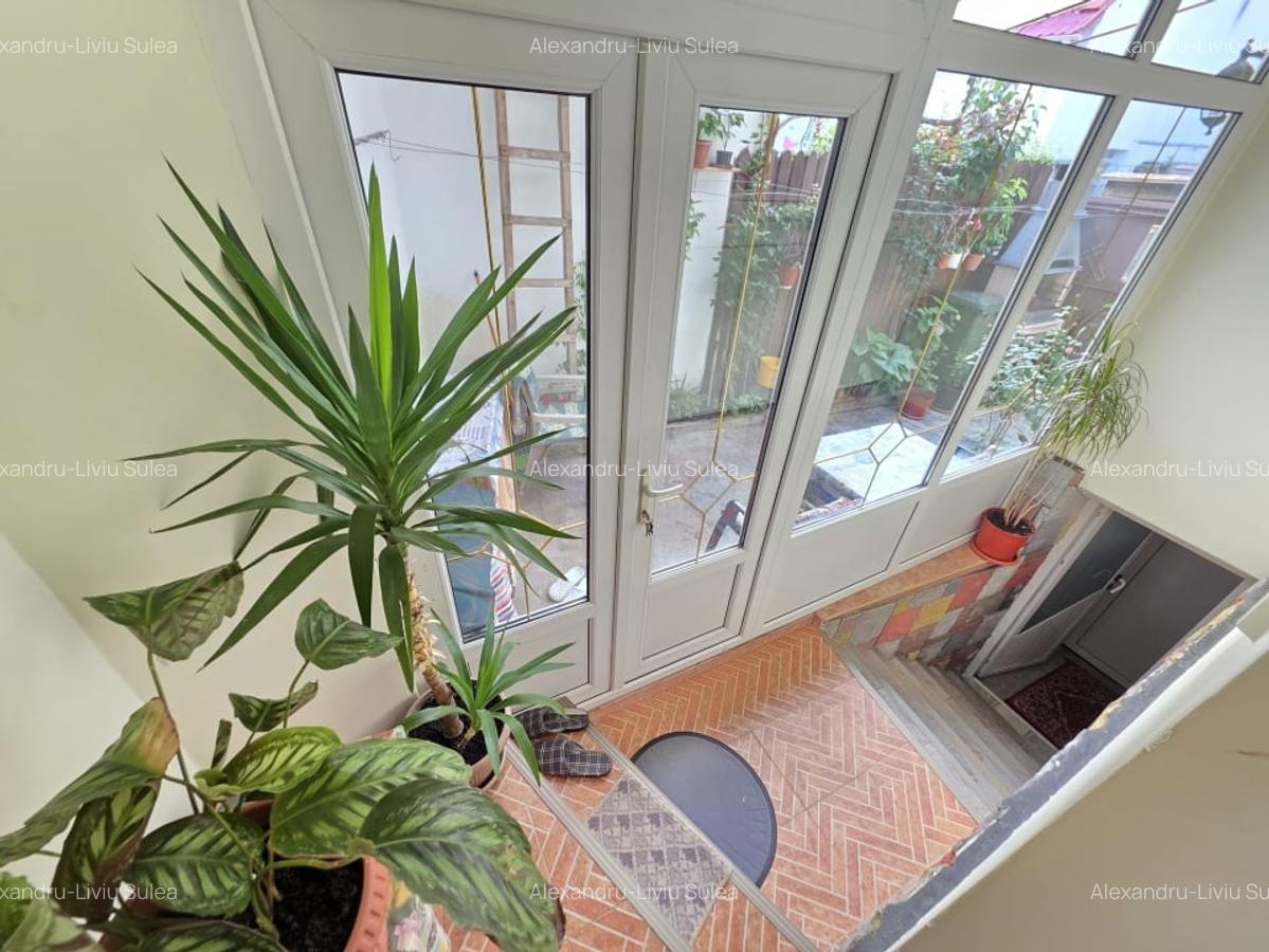 Casa cu trei camere, curte proprie, Podul Cretului, Schei - 12