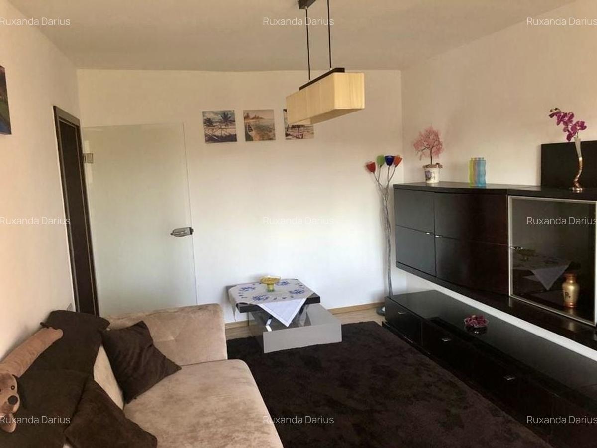 Apartament cu 3 camere decomandat    |   Complexul Studentesc - 1