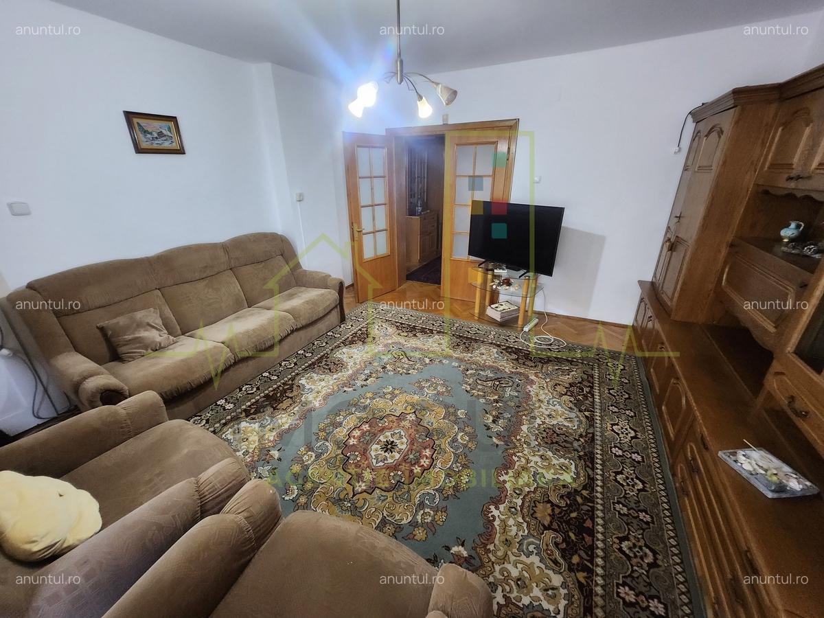 Apartament de inchiriat. 2 Bai. Garaj - 3