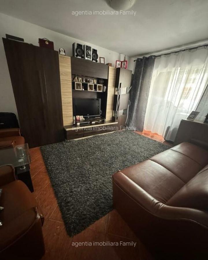 Apartament cu 2 camere decomandate - etaj 1 Zona Burdujeni - 1