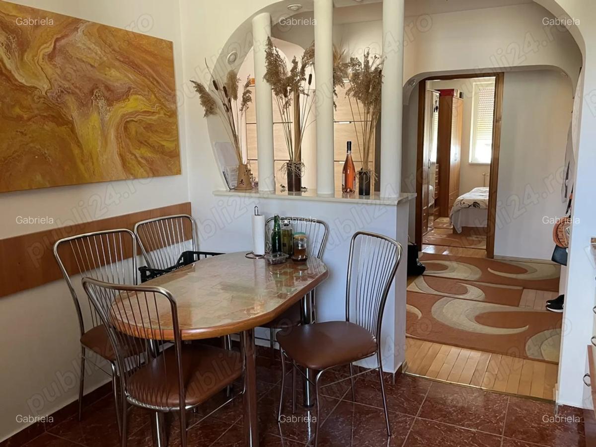 Vanzare apartament 4 camere Piata Mica Tg-Jiu - 2