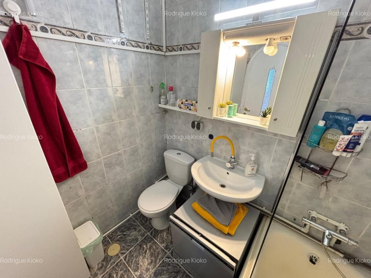 Garsoniera de la Drept, etaj 1, 28 mp, mobilata, centrala, 5 min metrou izvor - 6