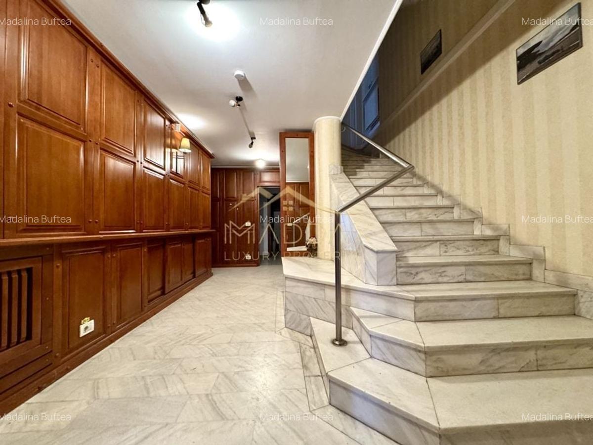 Vila cu 13 camere *460mpu* + garaj // Dorobanți - 1