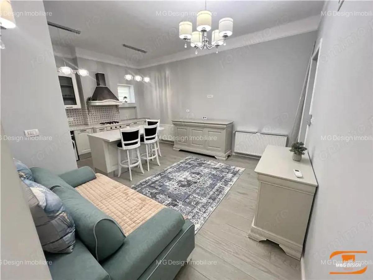 COMISION 0 - 3 camere deosebit, amenajat LUX, boxa, curte acces auto - 1