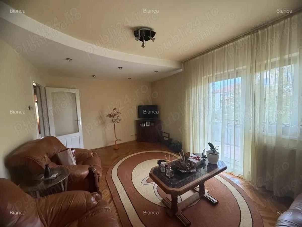 Vand apartament 3 camere decomandate in Zona Soarelui, 70 mp, et.3. - 2 Vand apartament 3 camere decomandate in Zona Soarelui, 70 mp, et.3. - 2