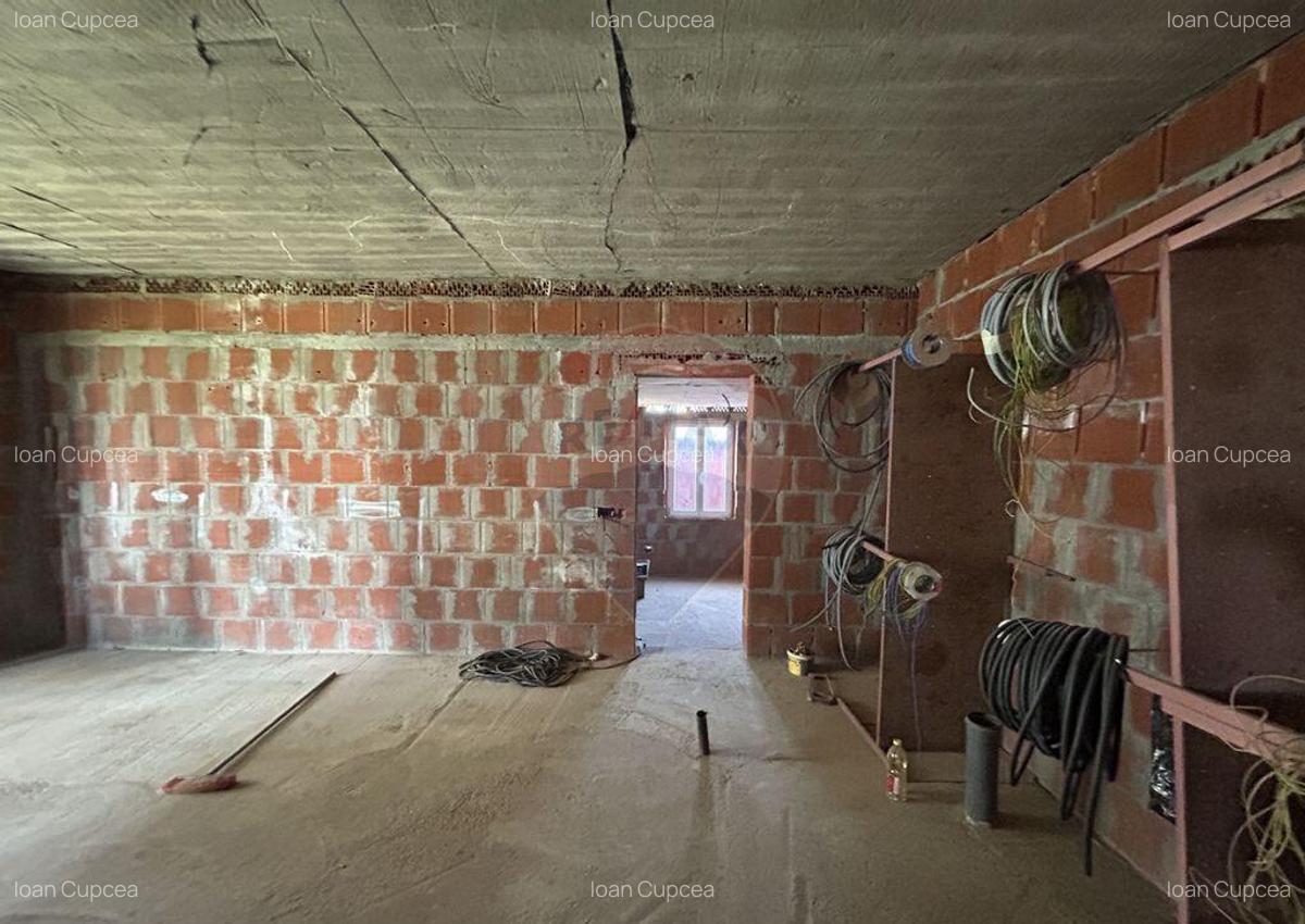 Casa la ro?u de vanzare in Satulung - 8