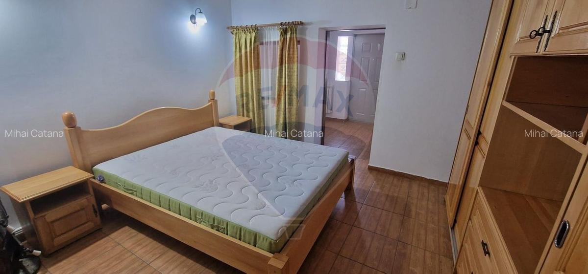 Casa / Vila cu 4 camere de vanzare in zona Central Oras Buhusi - 2