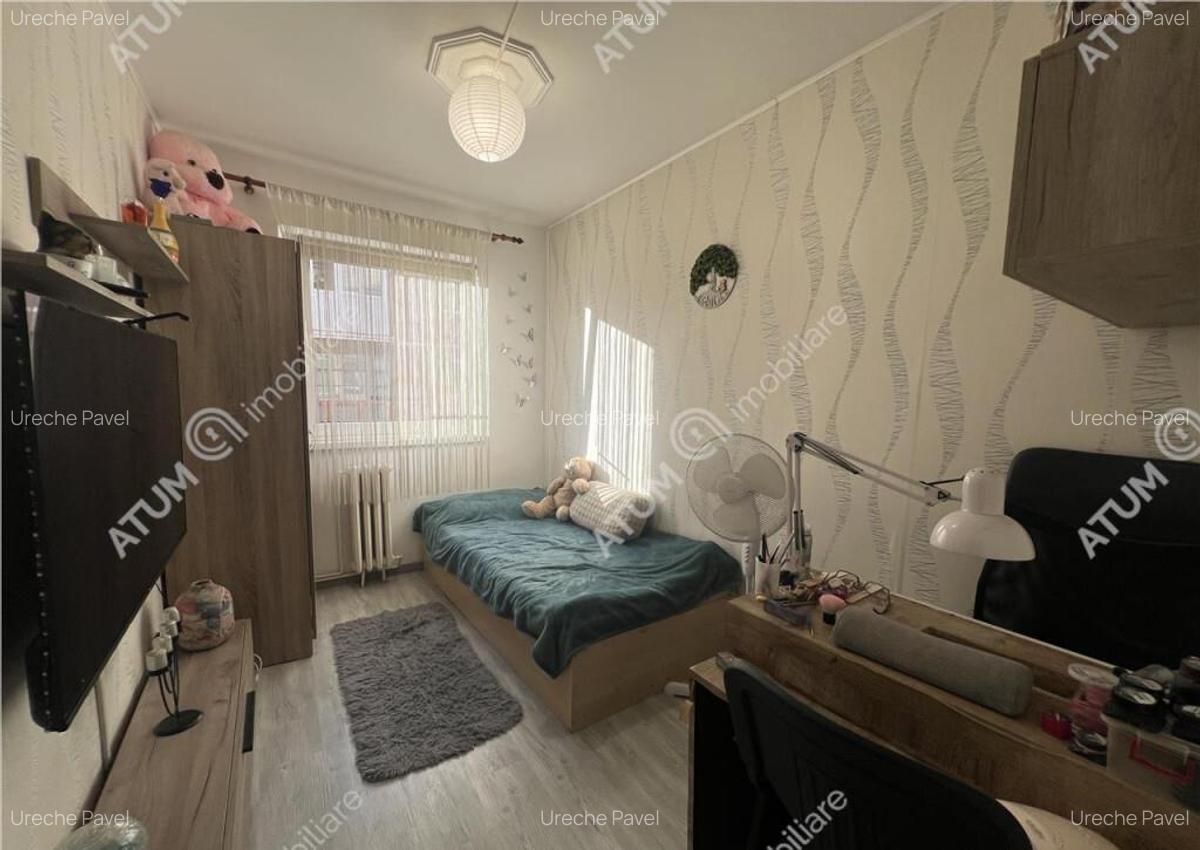 Apartament cu 3 camere decomandate si balcon etaj 2 zona Vas - 2