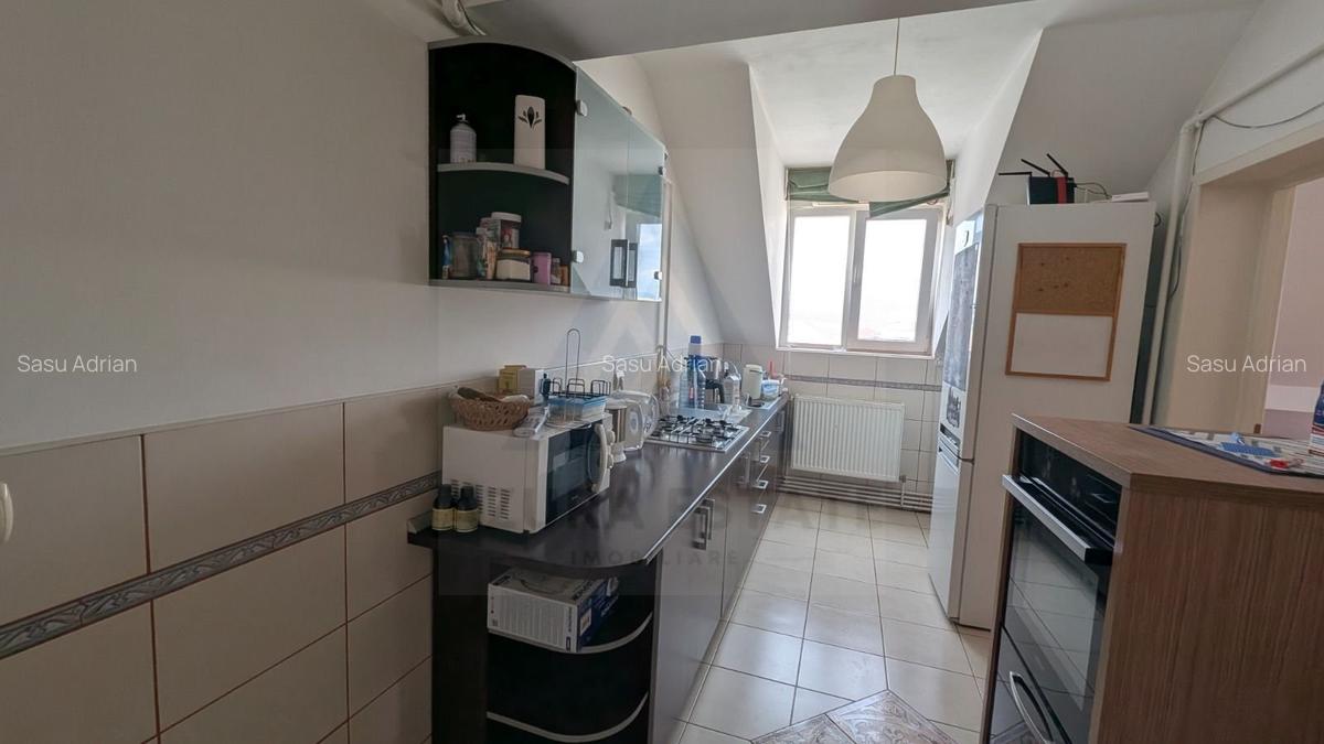 Apartament renovat tip mansarda pivnita si parcare privata in Strand - 2