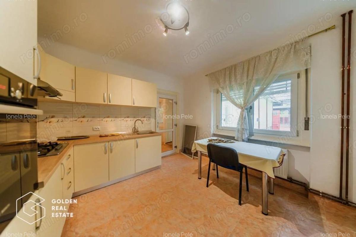 Vila superba, P+E, Cuvin, 9 camere, 200 mp si teren 1300 mp plus anexa 3 camere - 4