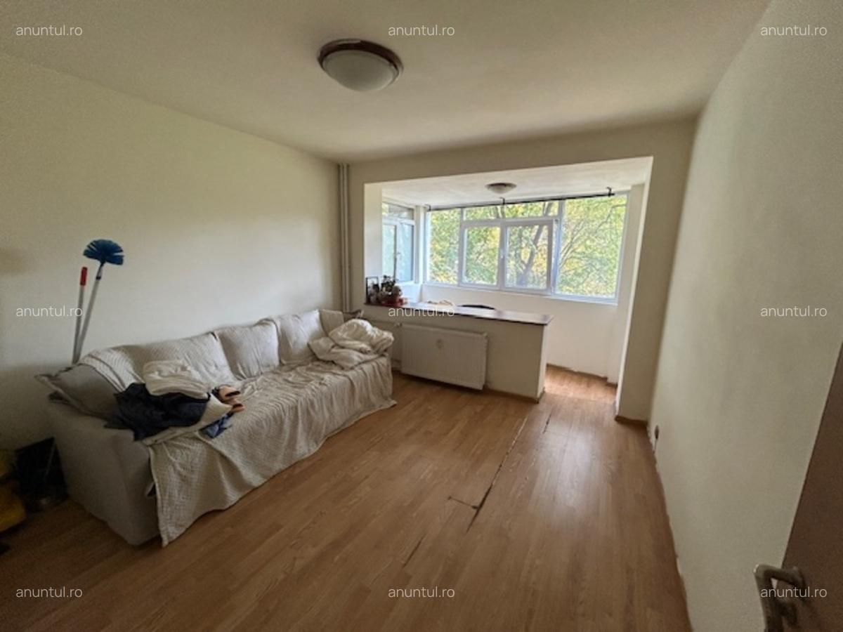 Titan Diham Ivan's stradal bloc reabilitat ap 2 camere decomandat 5 min M - 1