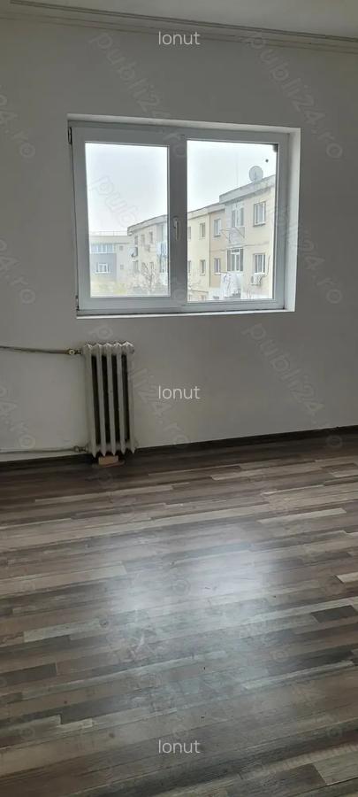 Decomandat, 2 camere, Bd.DACIA, stradal, deasupra la notariat. - 1