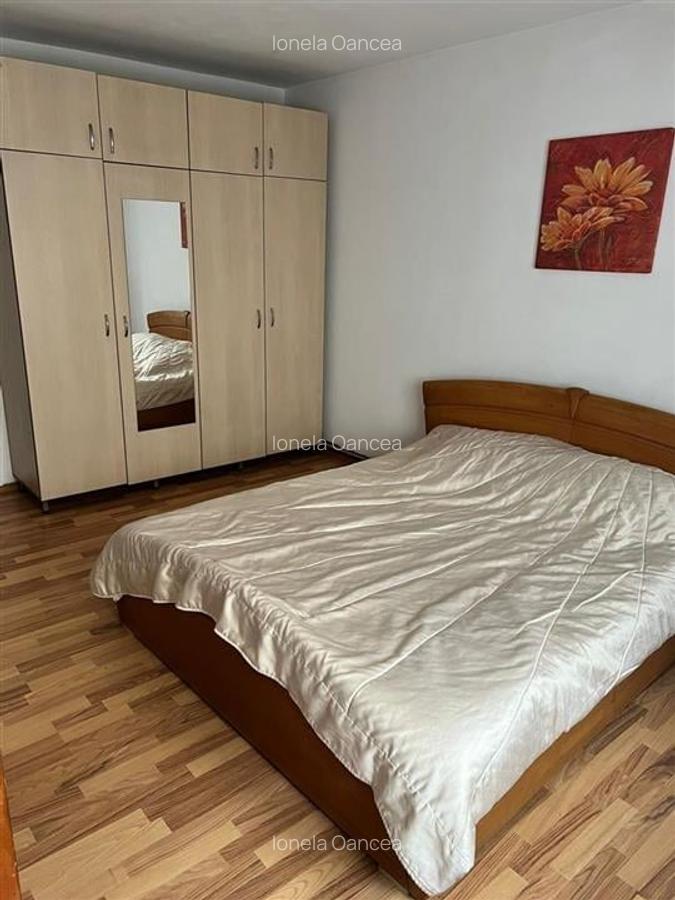 Apartament cu 3 camere situat in Tractorul - 3