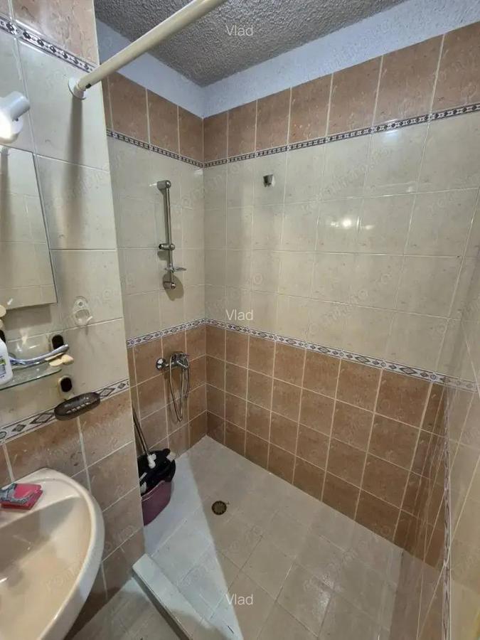 Garsoniera de inchiriat in Tractorul - 3