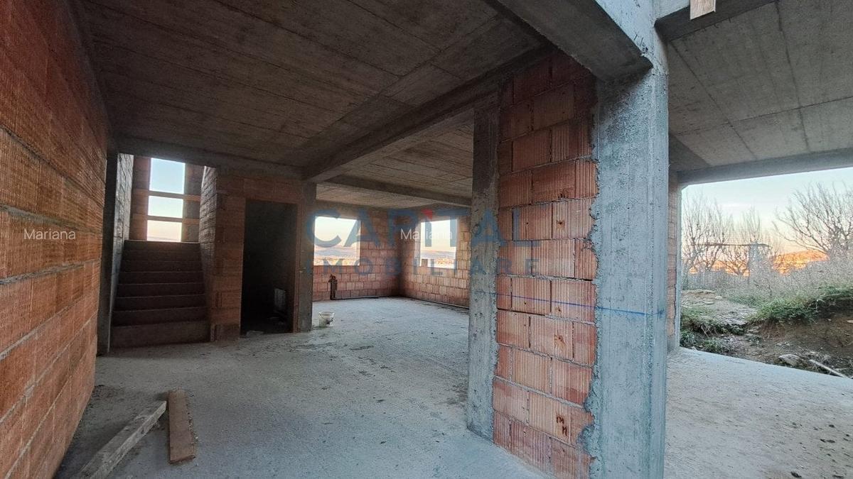 Casa cu garaj, zona Planoare - 13