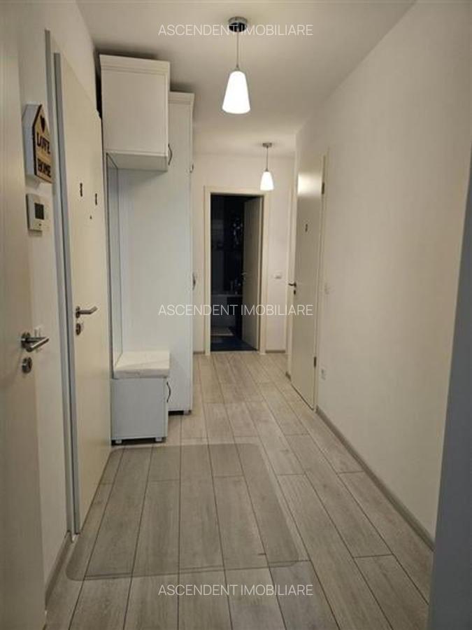 Apartament cu 3 camere decomandat în Tractorul - 3