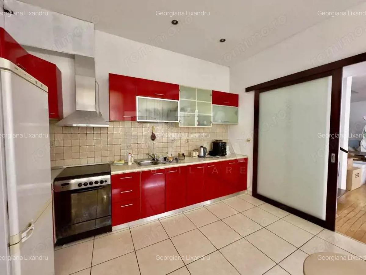 Vila 6 camere, Titulescu, Curte ?i zona de relaxare Metrou la 7 minute - 8