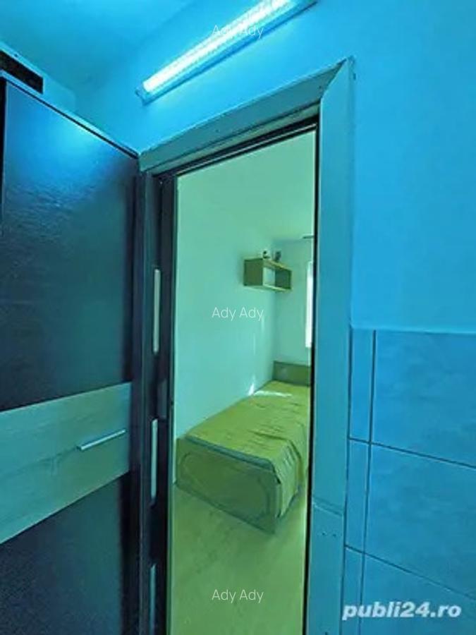 Agent Cristi SRL ofer cu 125 EURO, 1 camera separata intr un ap. de 4 camere total separate, ba - 3