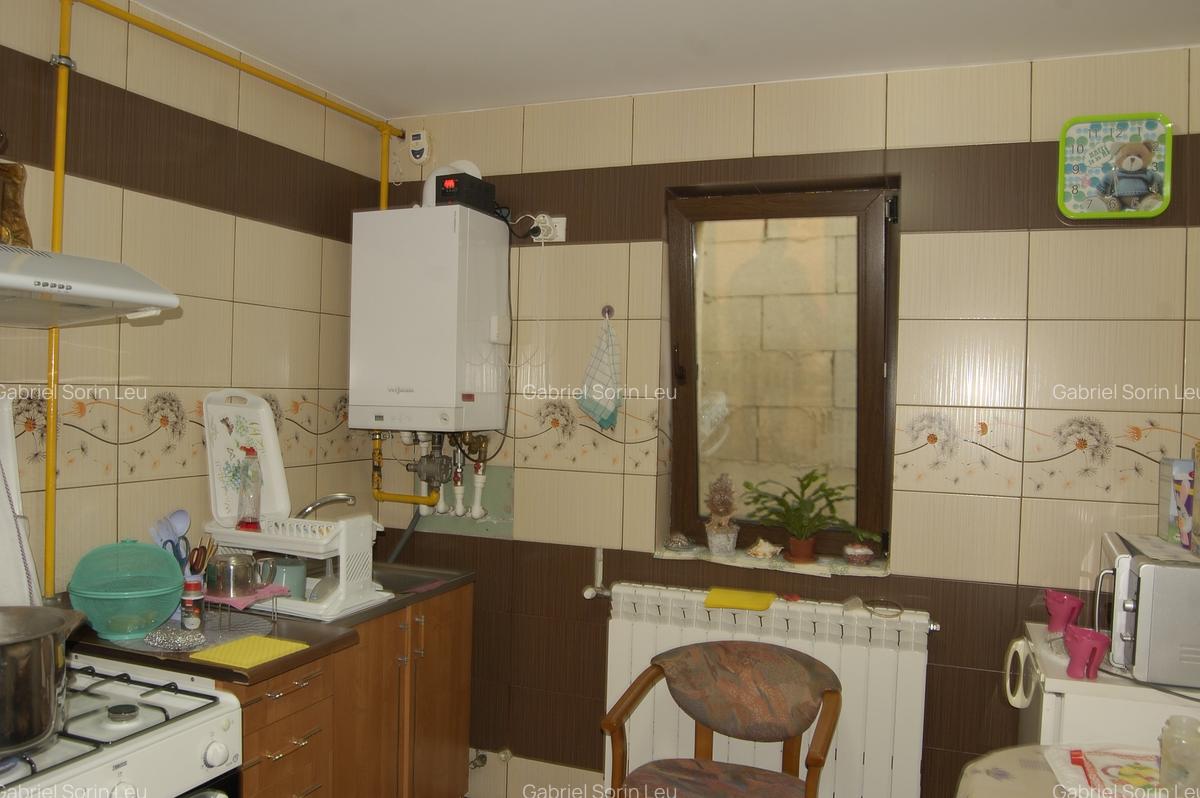 Casă cu 6 camere în Est - 9