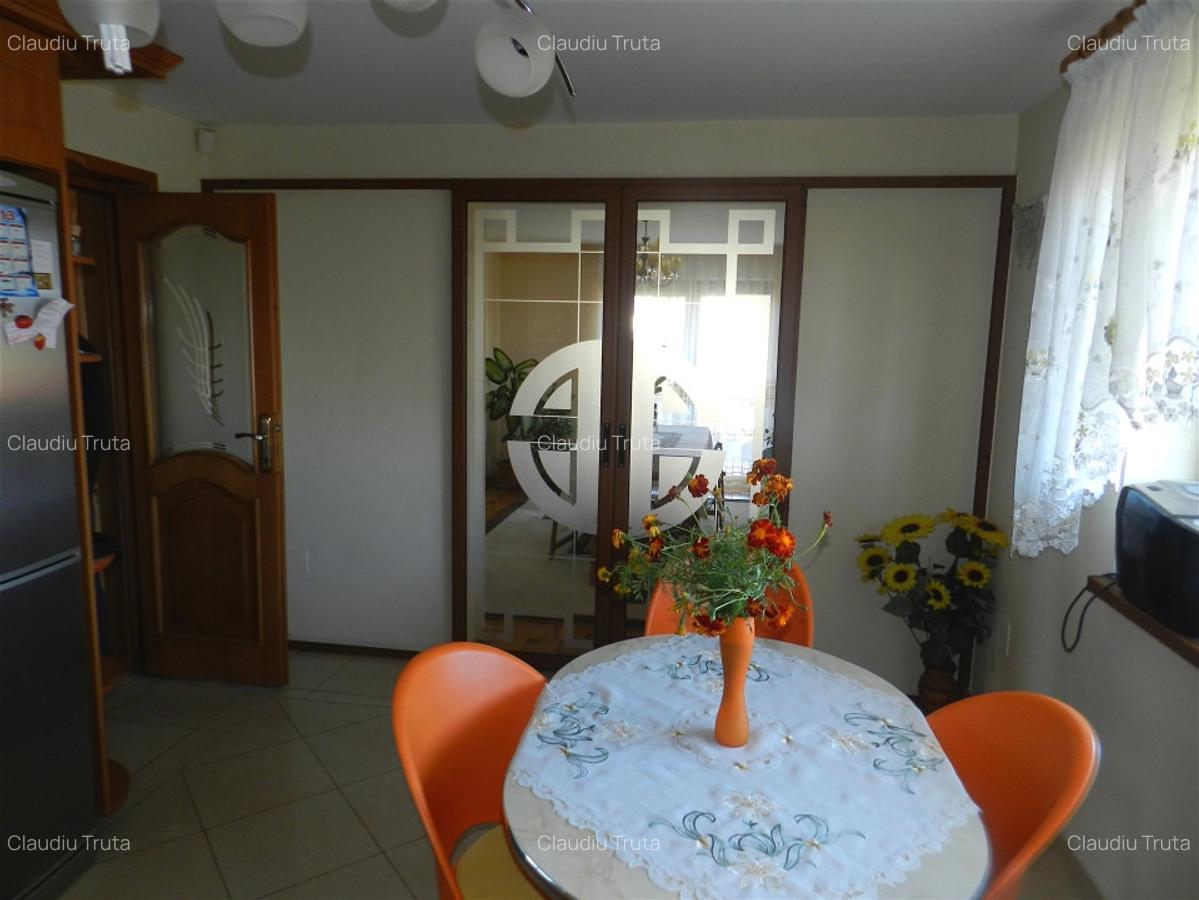Casa de vanzare, 6 camere, teren 900 mp, Europa - 11