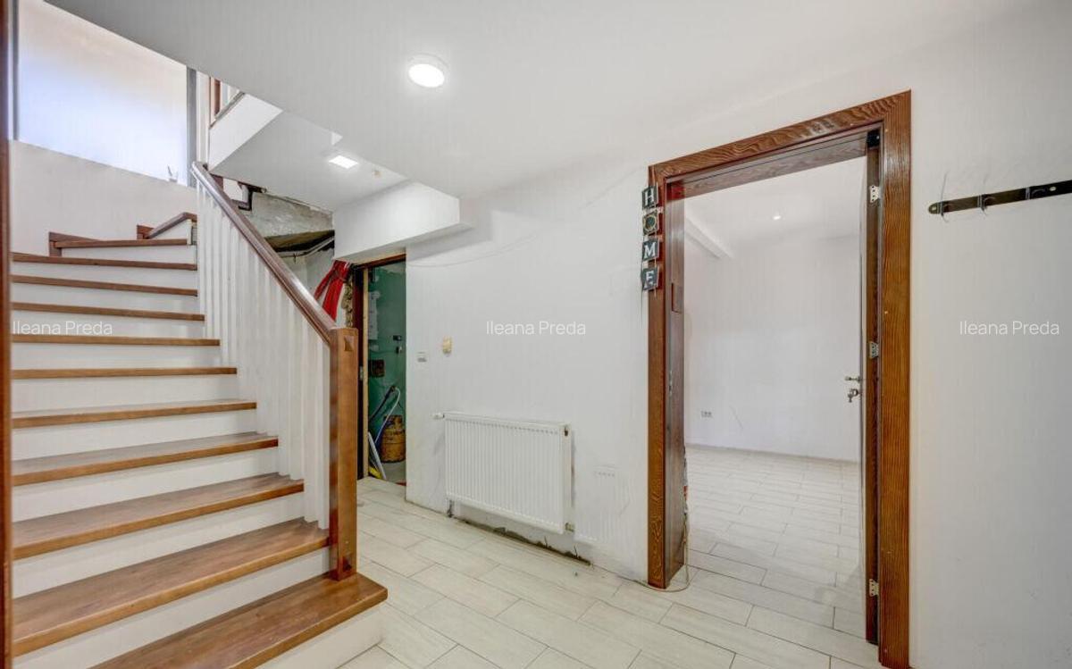 Casa de Maneciu Pamanteni, singur curte - 14