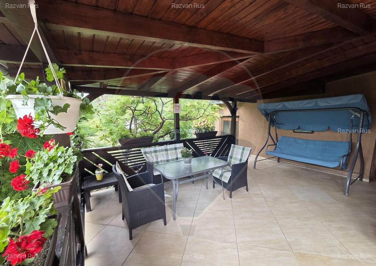 Casa de vis cu 4 dormitoare intr-o zona linistita din Sa... - 15