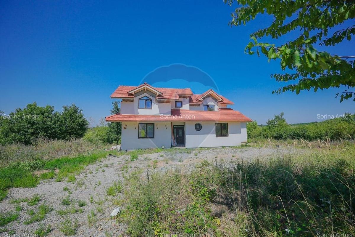 De vanzare casa cu un proiect deosebit, la rosu , Str. Gheorghe Doja - 3