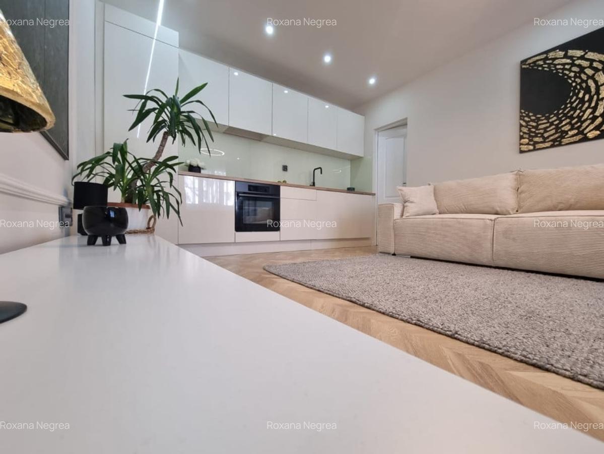 Apartament  cu 2 camere, ultrafinisat, zona semicentrala, etaj intermediar - 12