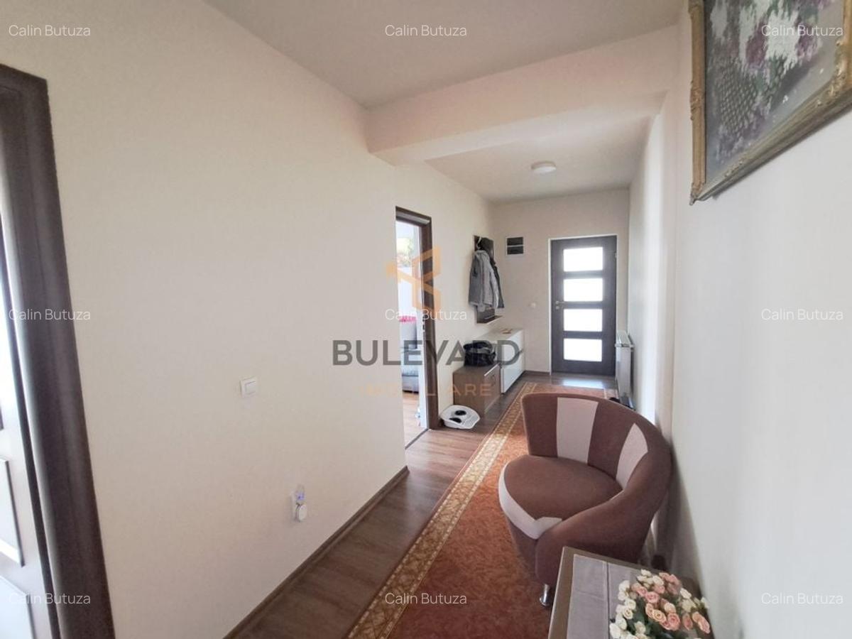 Casa 206 mp utili + pod 60 mp, 4 parcari, 304 mp teren - 11