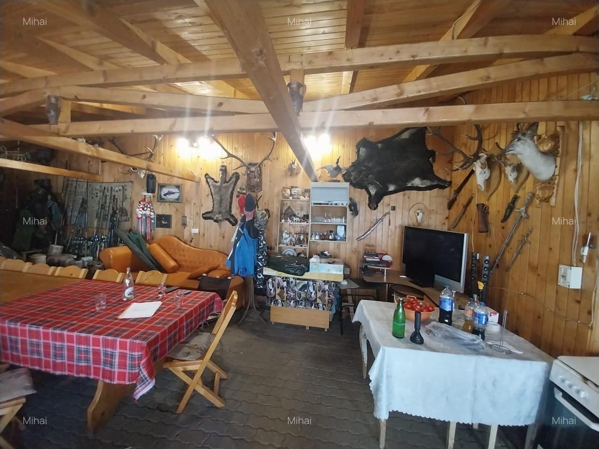Casa deosebita, doua corpuri, 7 camere, 3 bucatarii, curte 1282 mp, Rasnov. - 3