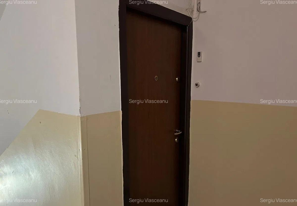 Apt 2 camere semidecomandat - 99.000 eur - 52mp - metrou Titan - 11