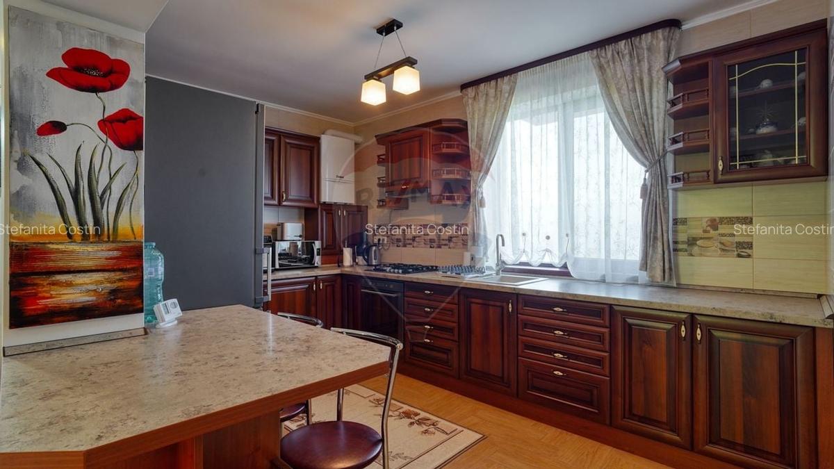 Casa / Vila cu 7 camere de vanzare in zona Tohanita 0% Comision - 10