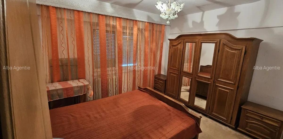 Apartament 3 camere  decomandat , mobilat - 2