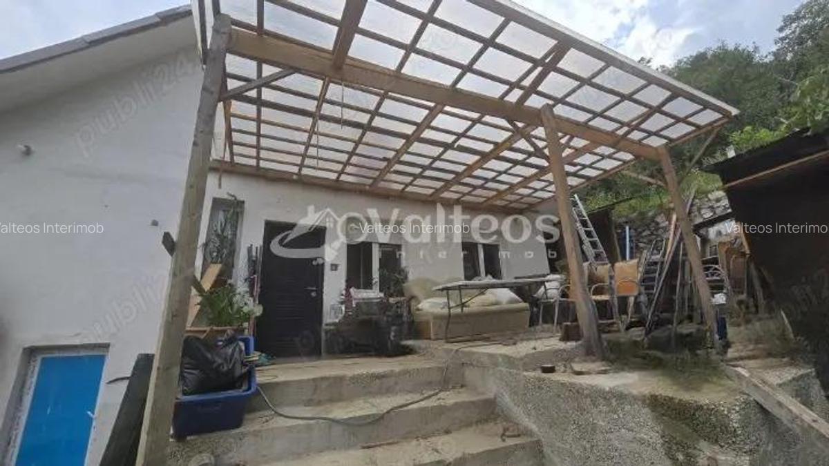 Resita, de vanzare casa, doua corpuri, teren 5800 mp, - 12 Resita, de vanzare casa, doua corpuri, teren 5800 mp, - 12