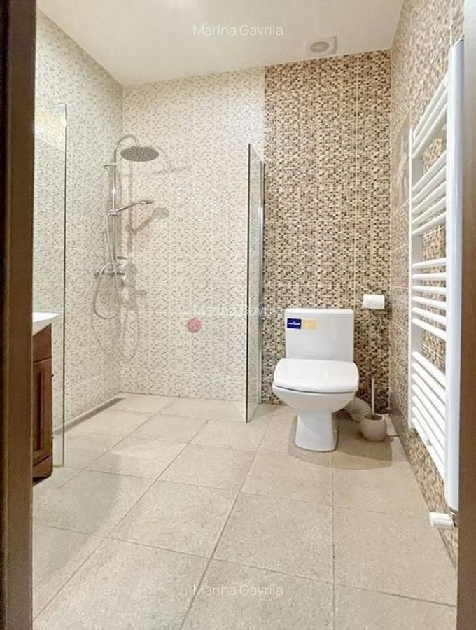 Zona Afi Mall Curte - 8