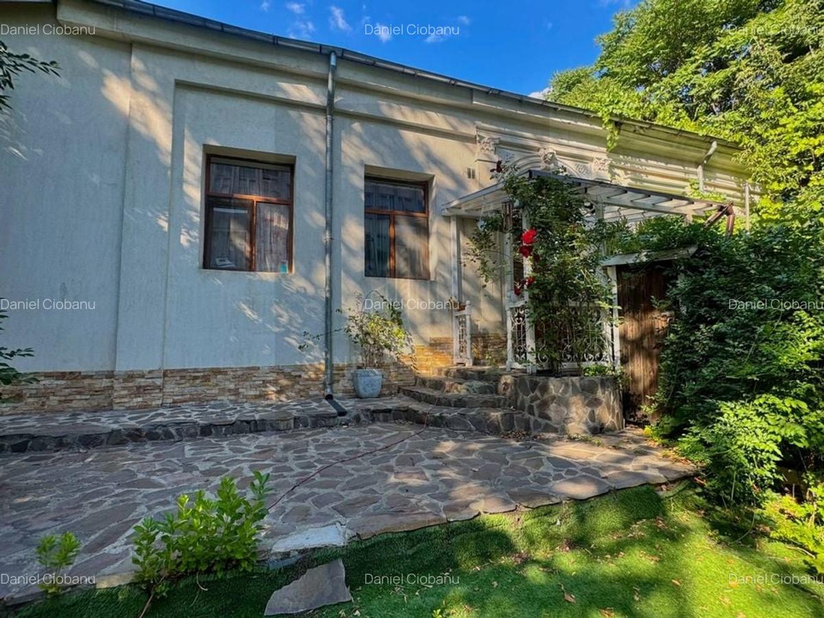 Spre Vânzare Proprietate remarcabilă cu 6 camere în inima Iașului ! - 6