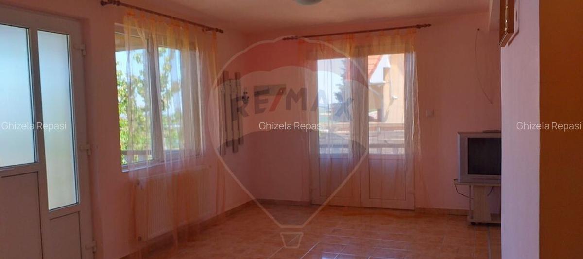 Casa / Vila cu 5 camere de vanzare - 3