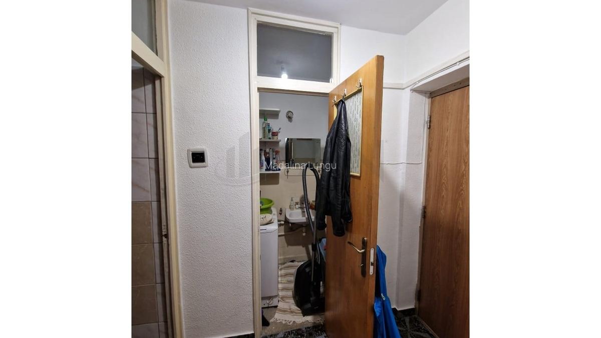Apartament cu 3 camere semidecomandat în Titulescu - 10