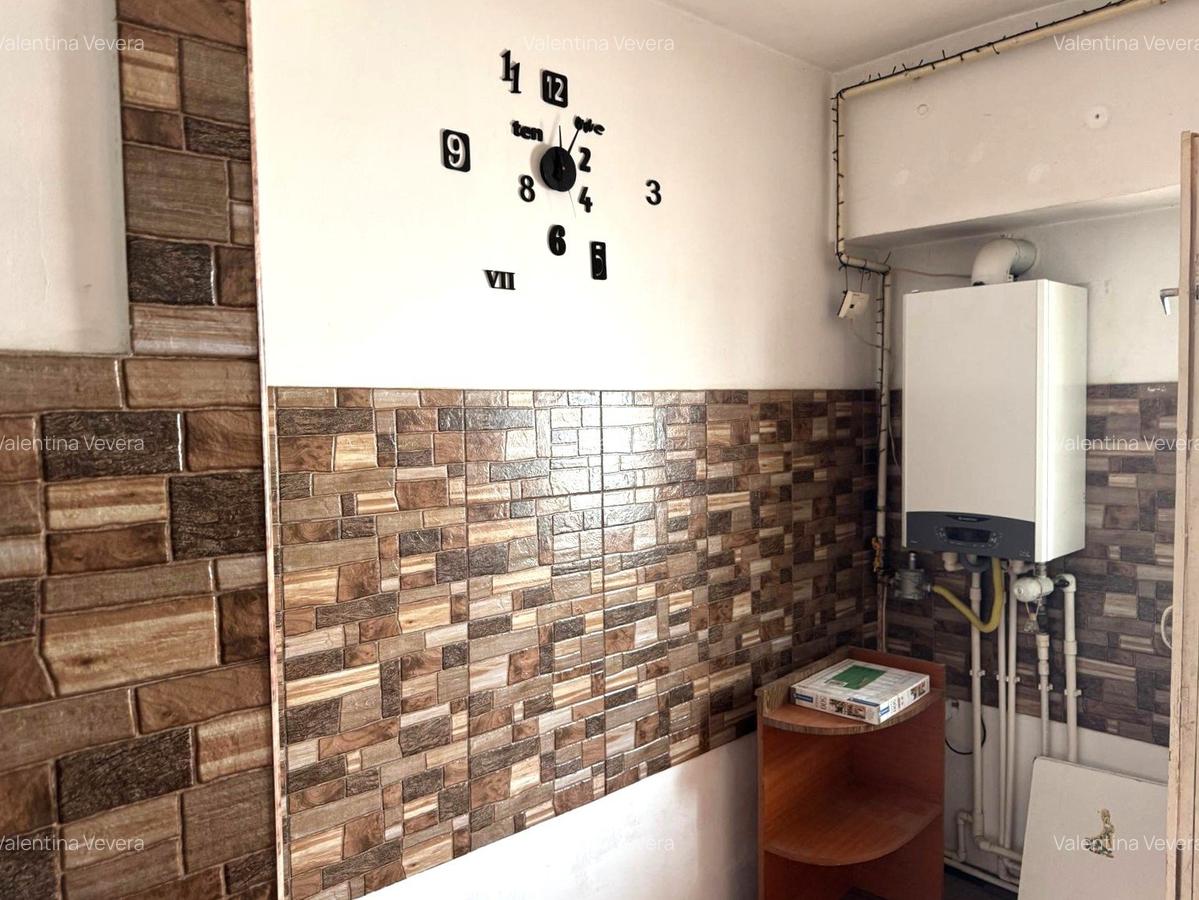 Apartament spatios, 2 camere decomandate, etaj 1, zona Piata Centrala - 3