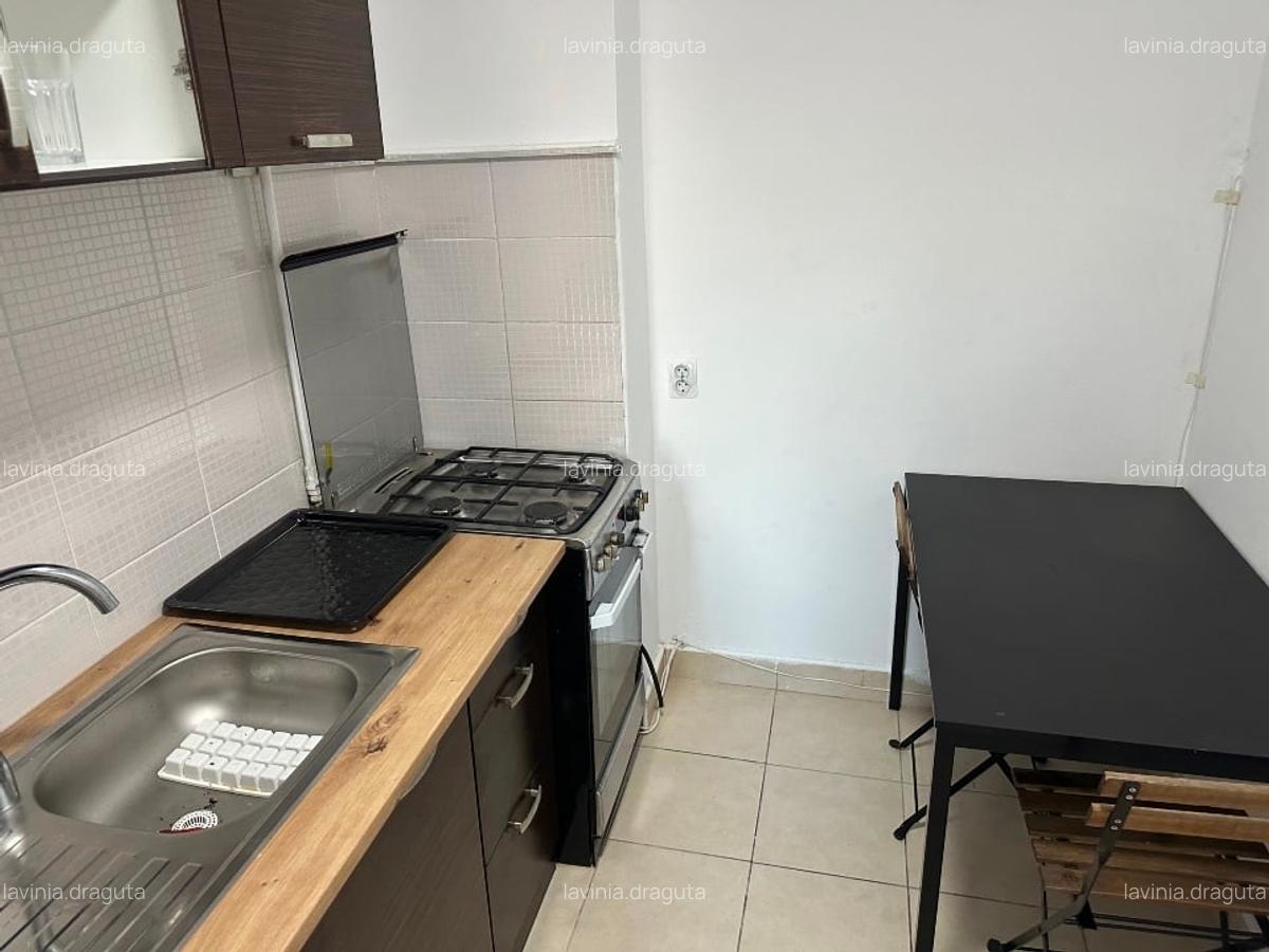 Închiriez apartament 3 camere, zona Medicina - 6