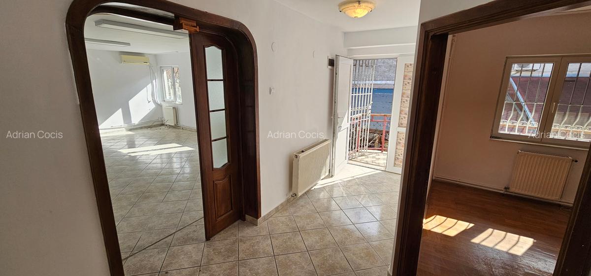 Apartament cu 4 camere semidecomandat în Brașovul Vechi - 3
