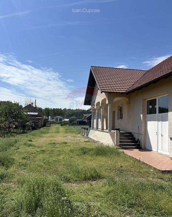 Casa cu 5 camere finisata si 10.400 m2 teren de vanzare... - 12 Casa cu 5 camere finisata si 10.400 m2 teren de vanzare... - 12