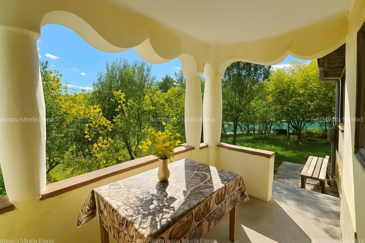 Casă tradițională într-un peisaj de vis – Vâlcănești - 1