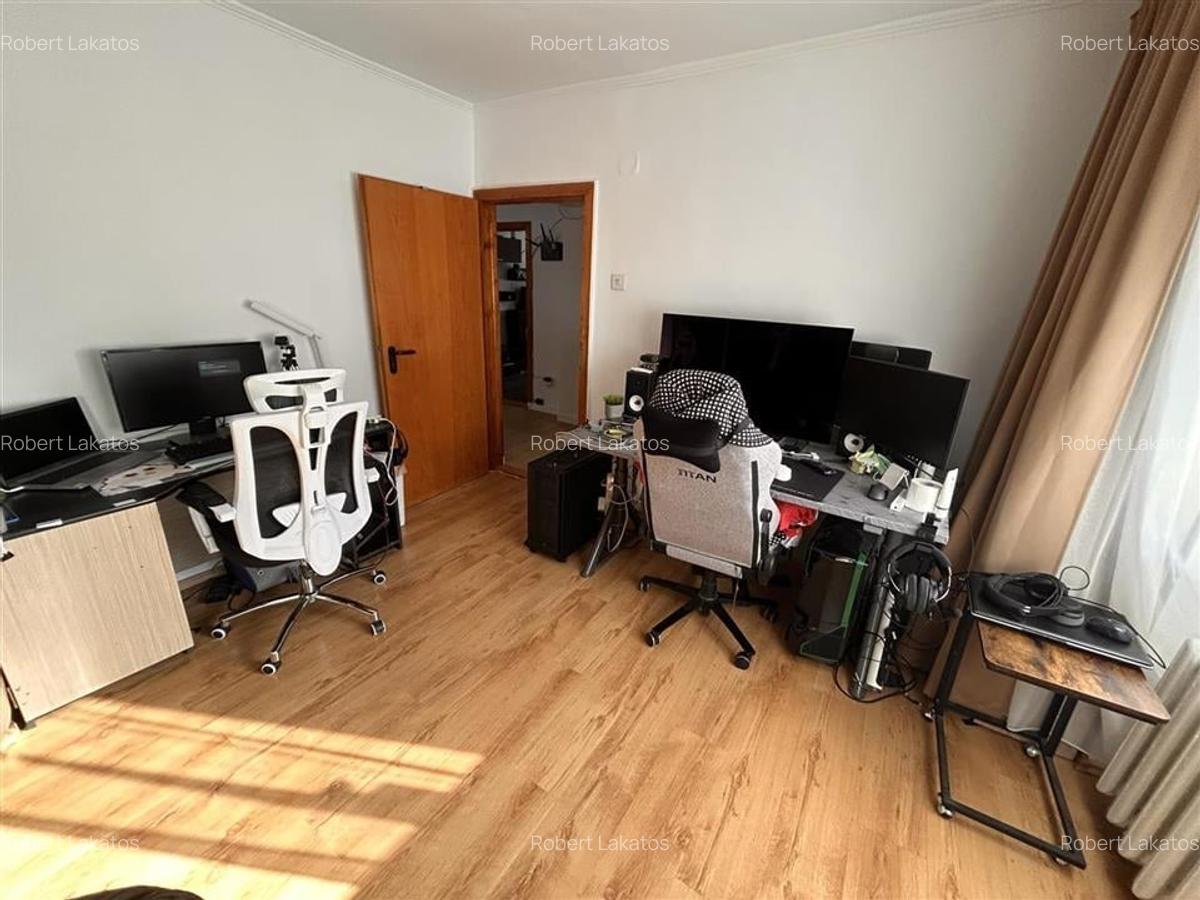 Apartament cu 3 camere decomandat în Rogerius - 12